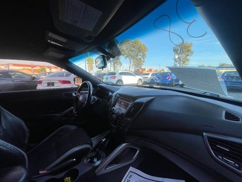 Used 2016 Hyundai Veloster Turbo FWD image 12