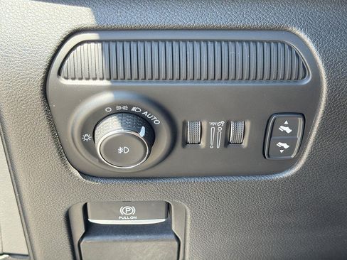 Used 2024 Jeep Wagoneer L Series II w/ Flexible Seating Group AWD/4WD image 18