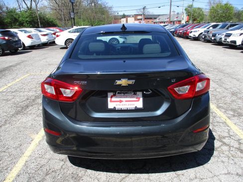 Used 2017 Chevrolet Cruze LT image 12