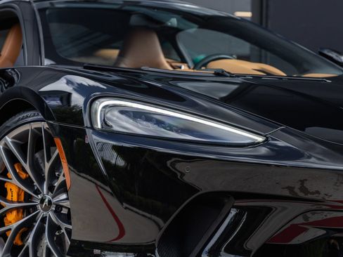 Used 2023 McLaren GT RWD image 17
