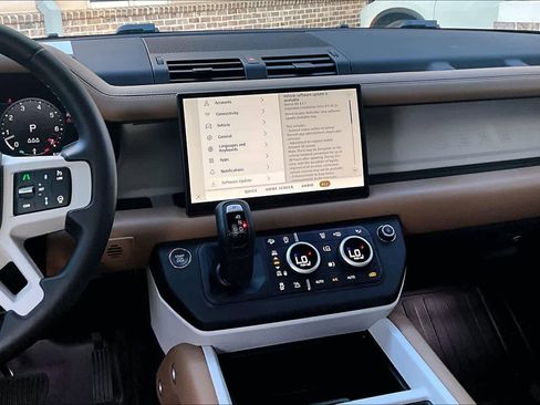 Used 2025 Land Rover Defender 110 X-Dynamic SE image 6