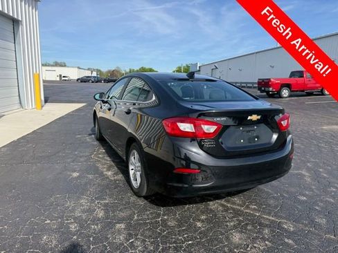 Used 2017 Chevrolet Cruze LT w/ Convenience Package FWD image 9