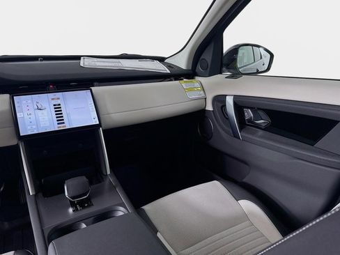 Used 2025 Land Rover Discovery Sport S image 25