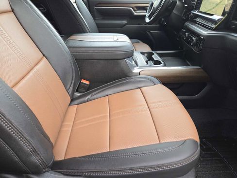 Certified 2025 Chevrolet Silverado 3500 High Country w/ Technology Package image 13