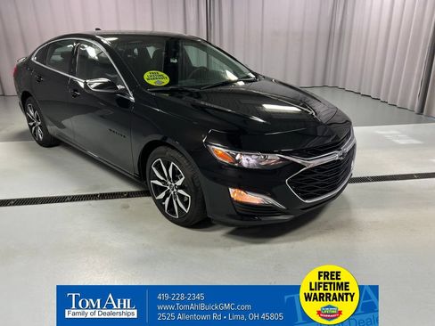 Used 2025 Chevrolet Malibu RS FWD image 1