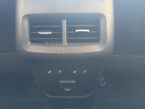 Used 2023 Chevrolet Equinox Premier AWD/4WD image 17