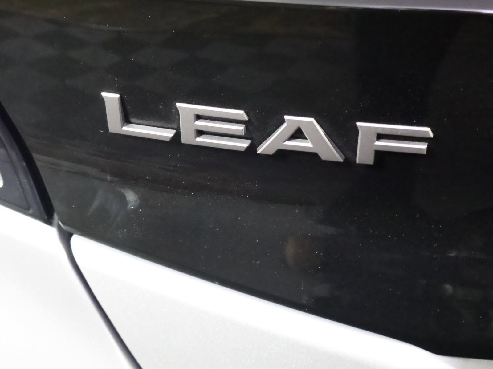 Used 2025 Nissan Leaf S FWD image 9