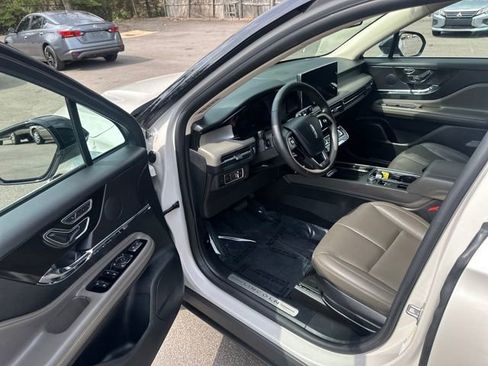 Used 2024 Lincoln Corsair AWD image 29