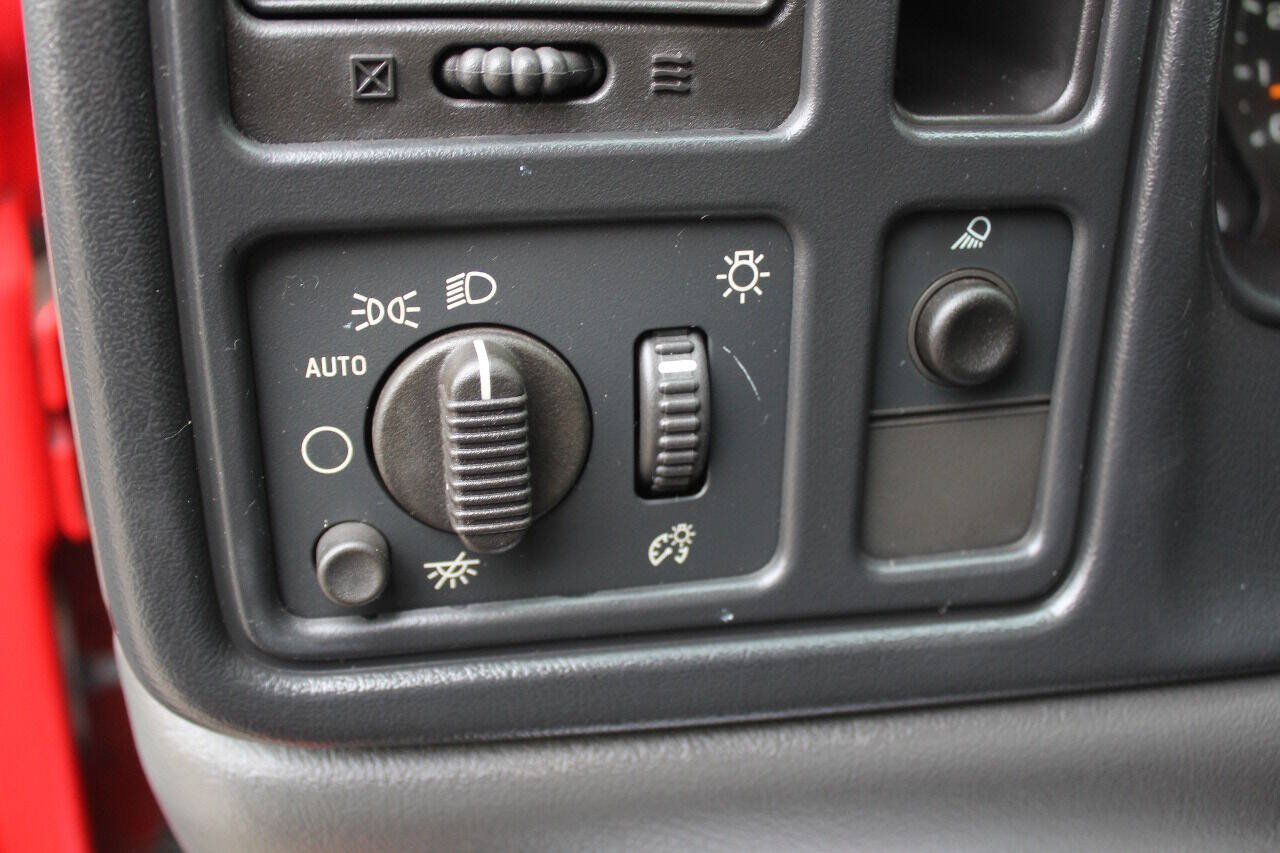 Used 2005 Chevrolet Silverado 3500 4x4 Regular Cab image 15