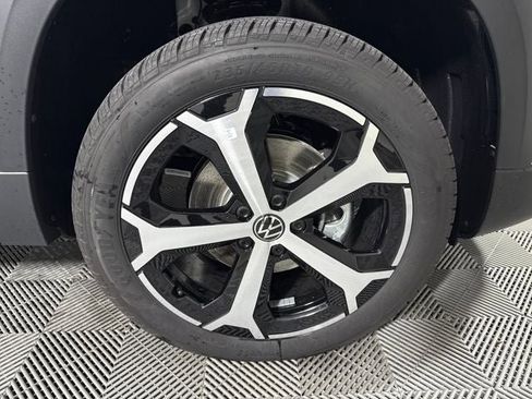 New 2026 Volkswagen Taos SEL image 11