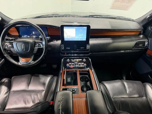 Used 2018 Lincoln Navigator Select image 14