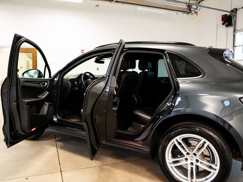 Used 2024 Porsche Macan image 21