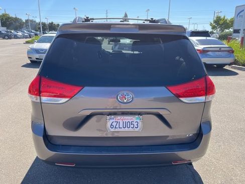 Used 2013 Toyota Sienna LE FWD image 6