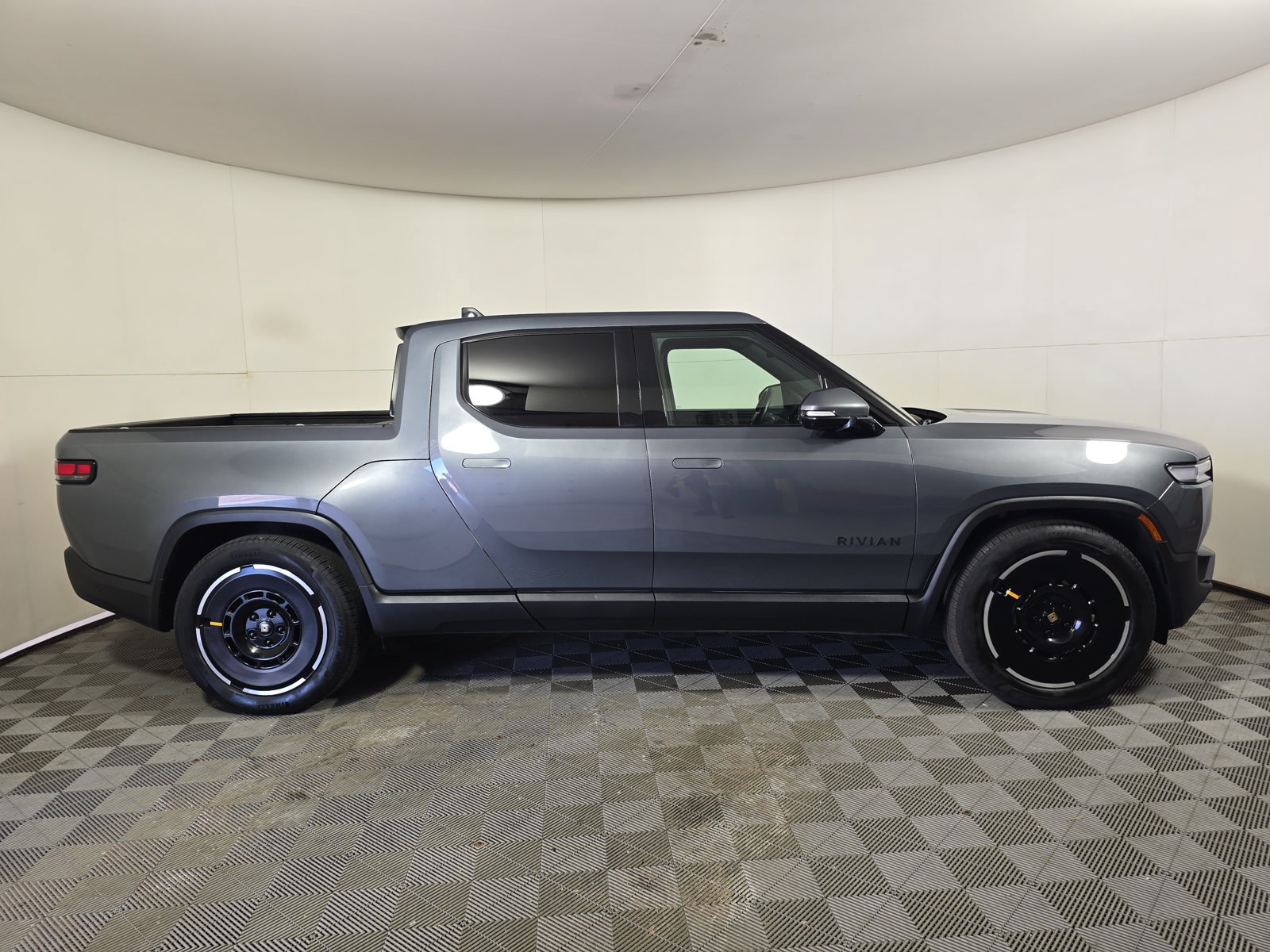 Used 2025 Rivian R1T Adventure Dual AWD/4WD image 6