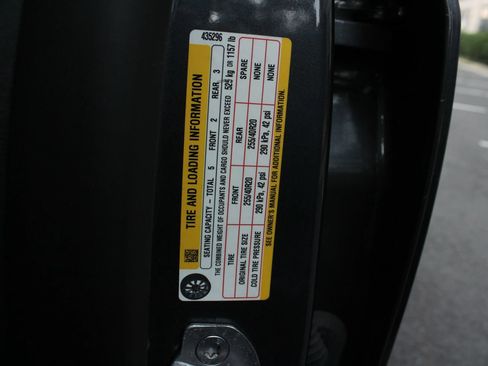 Used 2022 Tesla Model Y Long Range AWD/4WD image 32