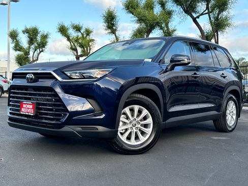 Certified 2026 Toyota Grand Highlander FWD image 2