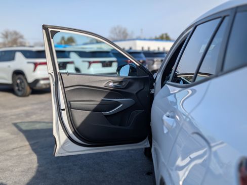 Used 2024 Chevrolet Trax RS w/ Sunroof Package image 27