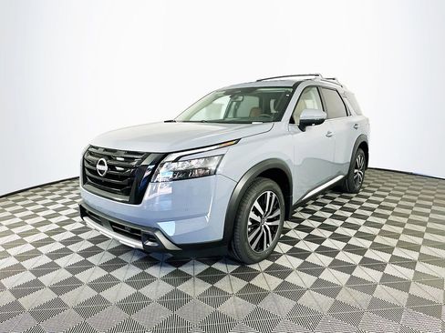 New 2025 Nissan Pathfinder Platinum w/ Black Appearance Package image 5