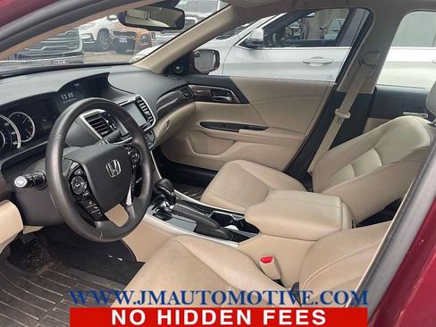 Used 2017 Honda Accord Touring image 2