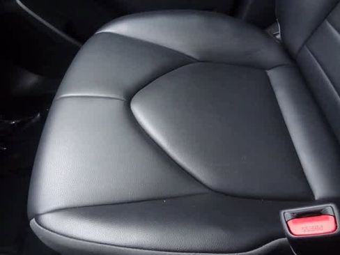 Used 2022 Toyota Highlander XLE image 35