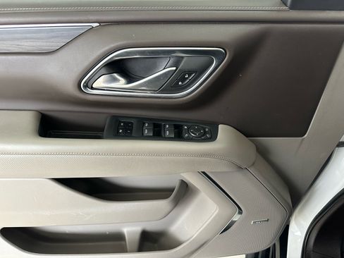 Used 2022 GMC Yukon SLT w/ SLT Premium Package image 18