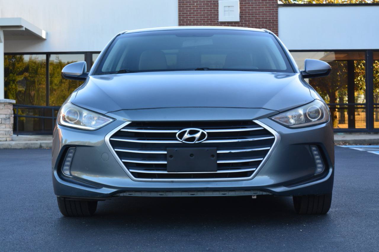 Used 2017 Hyundai Elantra SE w/ SE A/T Tech Package 03 FWD image 2