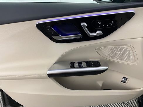 Used 2025 Mercedes-Benz C 300 4MATIC Sedan image 11