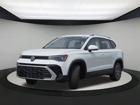 New 2026 Volkswagen Taos SE FWD image 3
