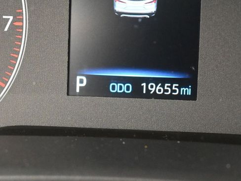 Used 2024 Toyota Corolla Cross LE FWD image 31