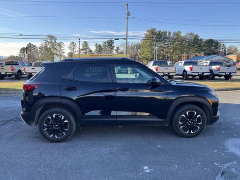 Used 2022 Chevrolet TrailBlazer LT w/ Convenience Package image 2