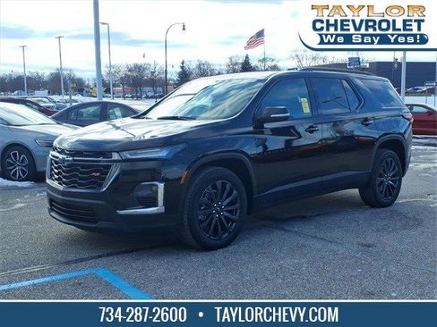 Certified 2023 Chevrolet Traverse RS w/ LPO, Floor Liner Package image 1