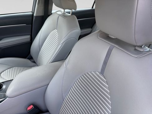 Used 2018 Toyota Camry SE FWD image 9