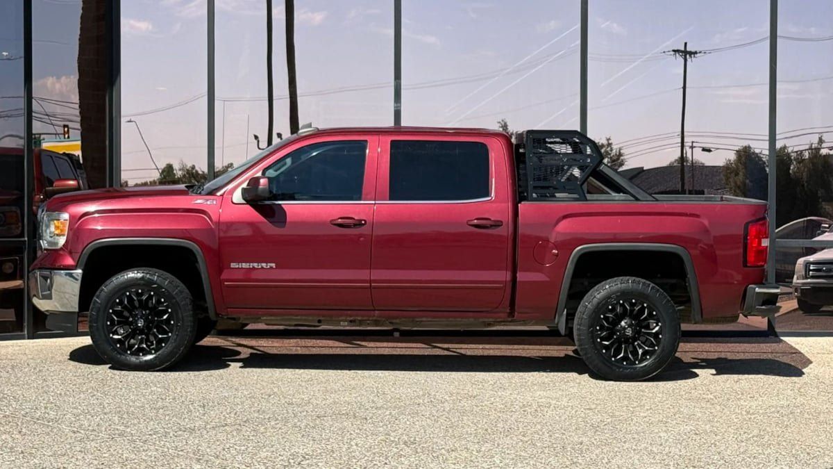 Used 2015 GMC Sierra 1500 SLE w/ SLE Value Package AWD/4WD image 4