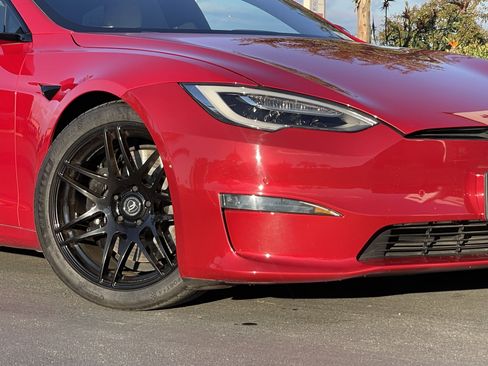 Used 2021 Tesla Model S Plaid image 3