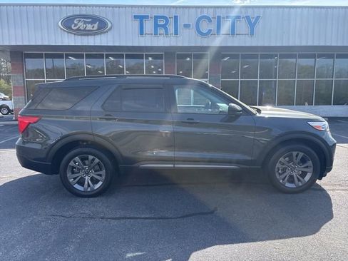 Used 2023 Ford Explorer XLT w/ Equipment Group 202A AWD/4WD image 2