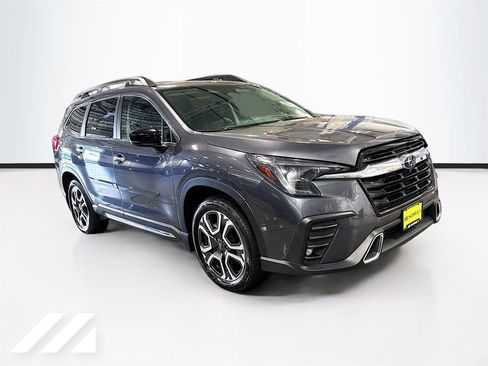Used 2025 Subaru Ascent Touring AWD/4WD image 3