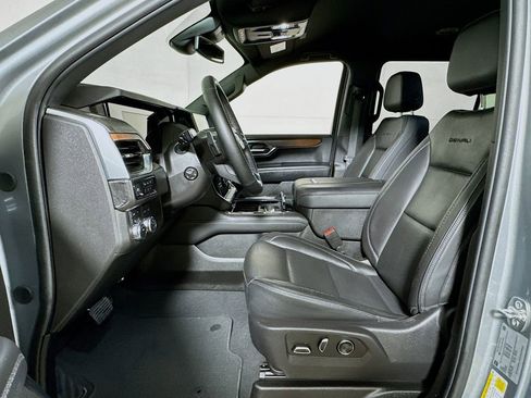Used 2025 GMC Yukon XL Denali AWD/4WD image 20