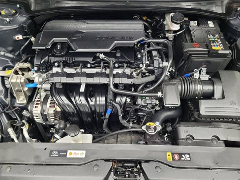 Used 2025 Hyundai Elantra Sport FWD image 30