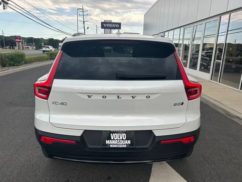 Used 2025 Volvo XC40 B5 Plus AWD/4WD image 4