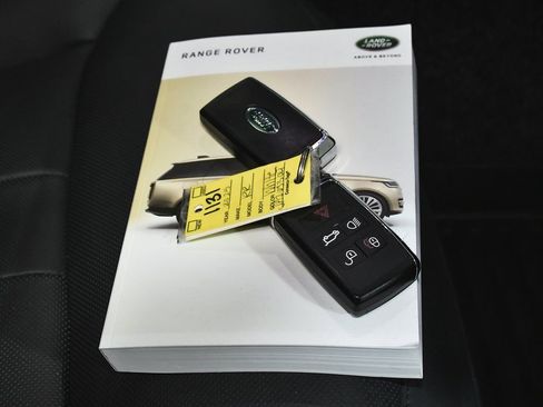 Used 2025 Land Rover Range Rover SE image 69