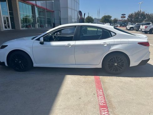 Used 2025 Toyota Camry SE w/ Convenience Package AWD/4WD image 14