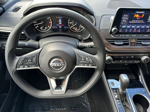 Used 2024 Nissan Altima 2.5 SV image 15