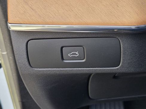 Certified 2023 Volvo XC90 B5 Plus AWD/4WD image 29