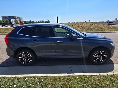 Used 2019 Volvo XC60 T8 Momentum w/ Advanced Package AWD/4WD image 6