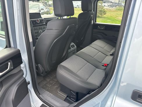 Used 2025 INEOS Grenadier Station Wagon AWD/4WD image 12
