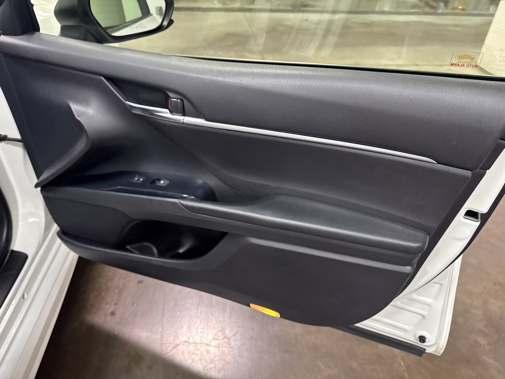 Used 2018 Toyota Camry SE FWD image 30