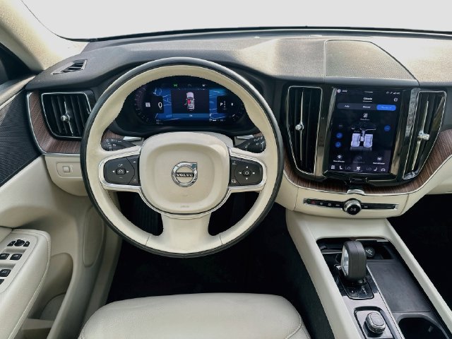 Used 2022 Volvo XC60 B5 Momentum AWD/4WD image 24