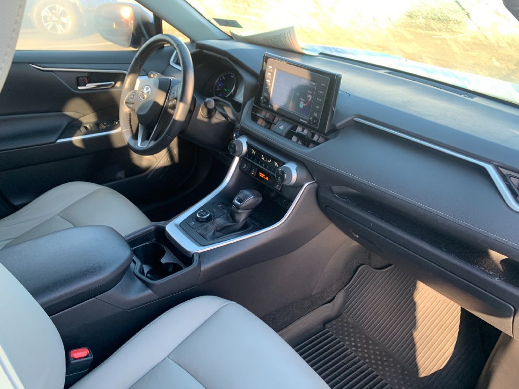 Used 2020 Toyota RAV4 XLE w/ Convenience Package AWD/4WD image 18