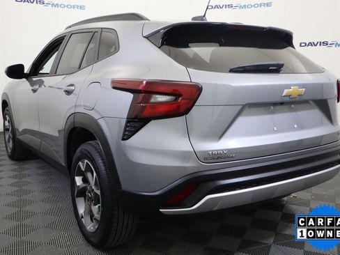 Used 2025 Chevrolet Trax LT image 9