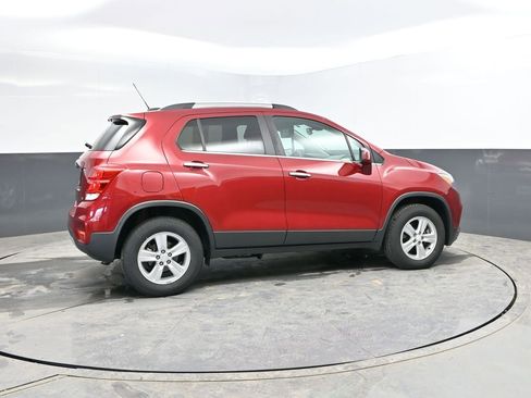 Used 2020 Chevrolet Trax LT w/ Sun & Sound Package image 10